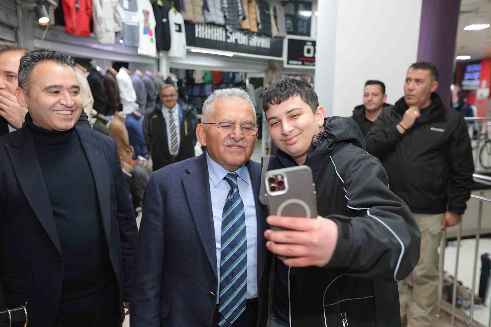 Başkan Büyükkılıç’tan Hunat Çarşısı esnafı ve vatandaşlarla samimi buluşma