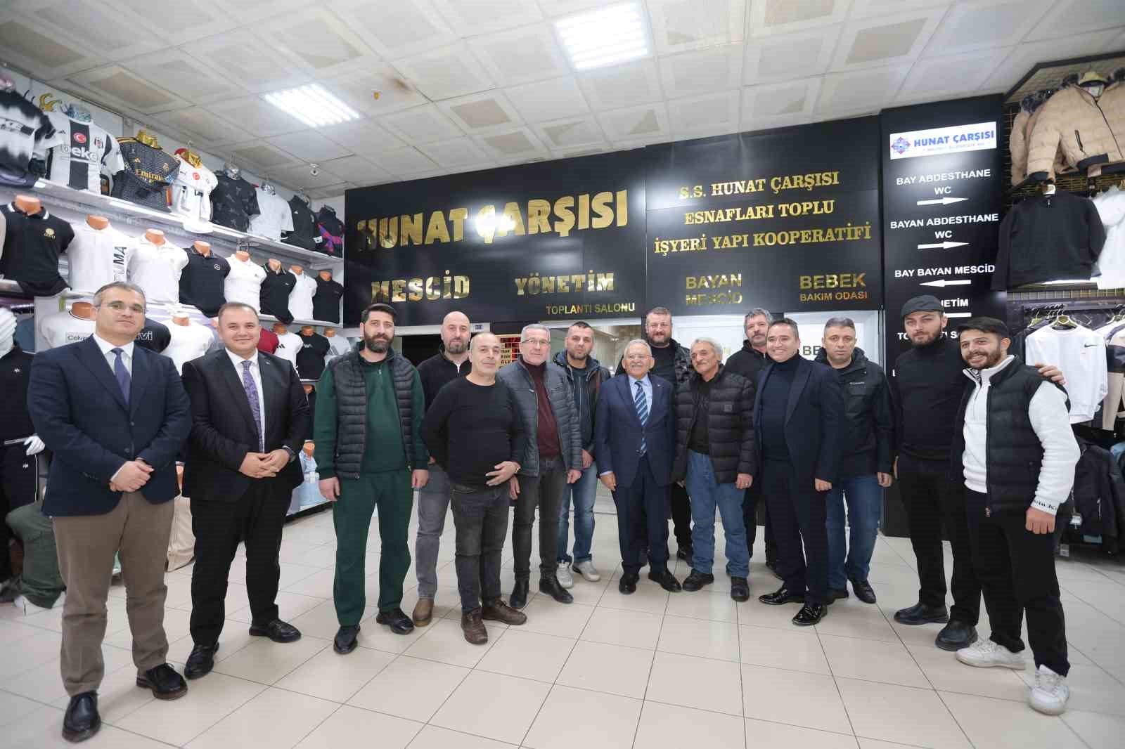 Başkan Büyükkılıç’tan Hunat Çarşısı esnafı ve vatandaşlarla samimi buluşma