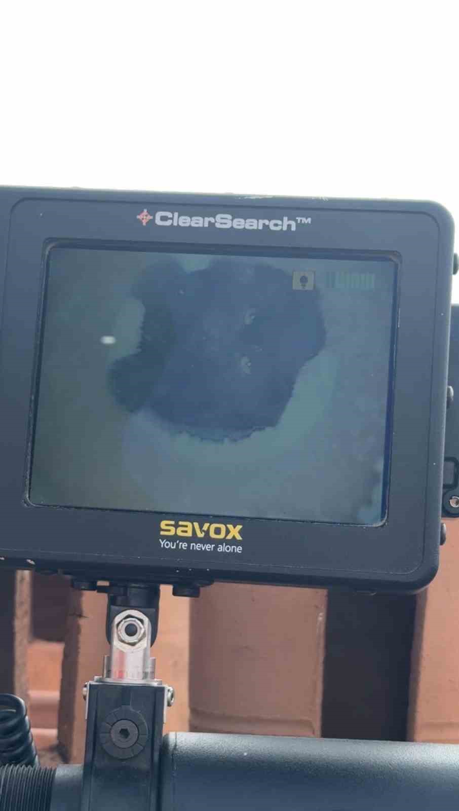 Bacaya giren kedi itfaiyenin 6 saatlik operasyonuyla kurtarıldı