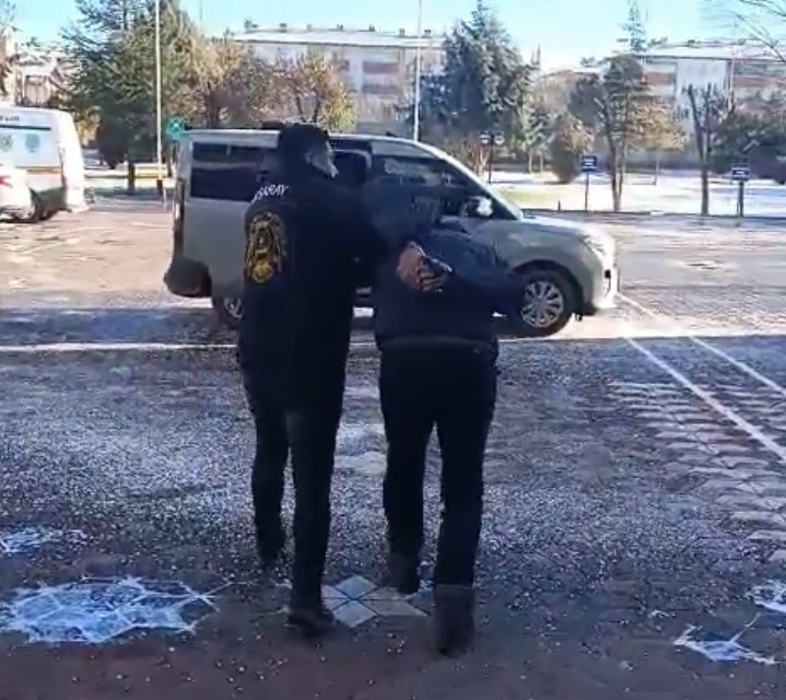 Üç evi soydu, 13 kilometrelik alanda 90 kamera incelenerek yakalandı