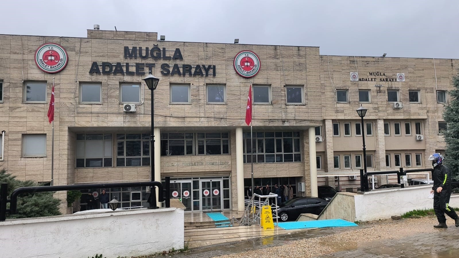 Marmaris Belediye Başkanı Ünlü’nün yargılandığı davalarda karar çıkmadı