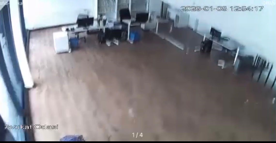 Bursa’da lodos dehşeti: Plazanın tavanı çöktü, facia kıl payı atlatıldı