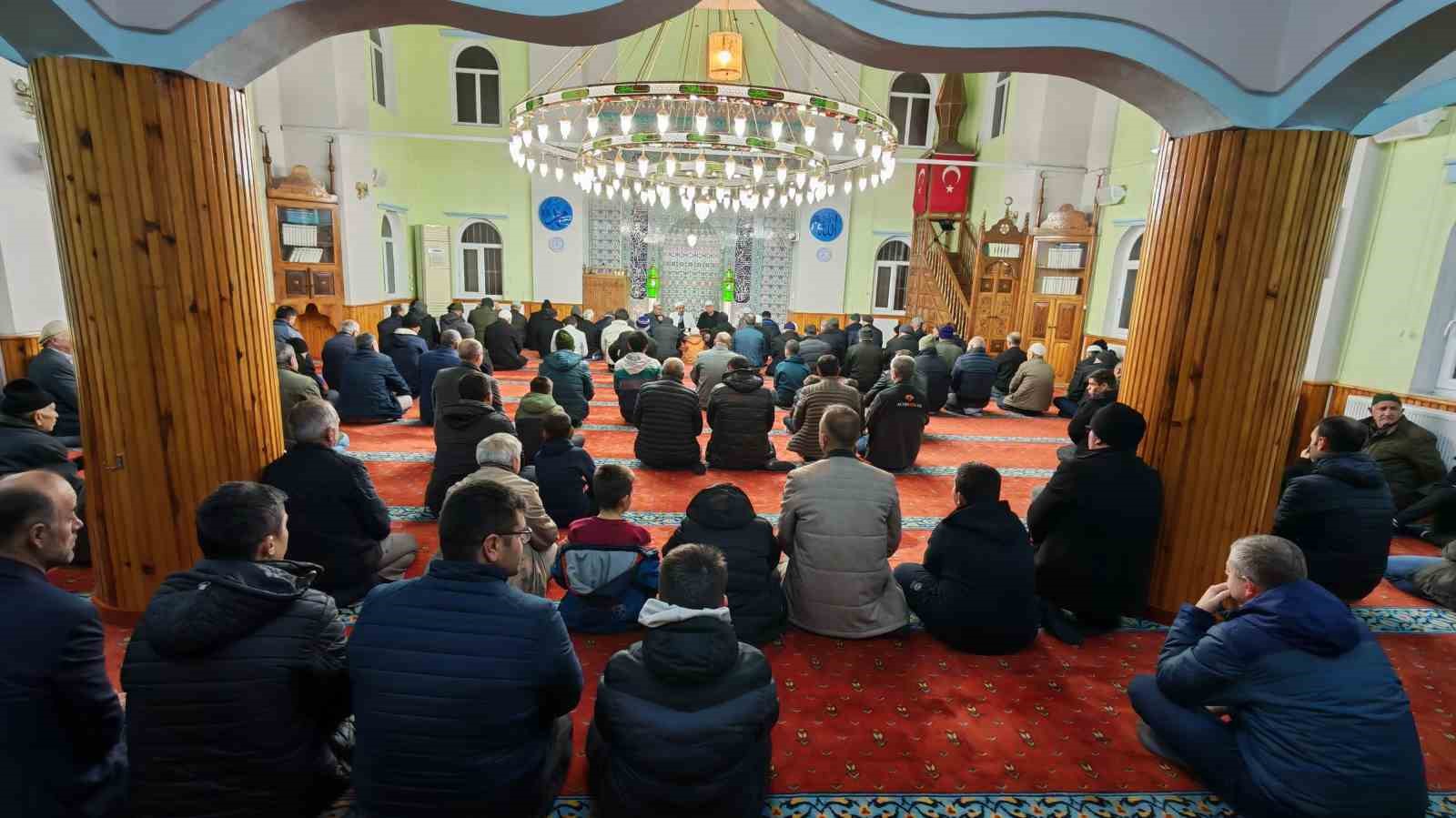 Demirci’de Miraç Kandili dualarla idrak edildi