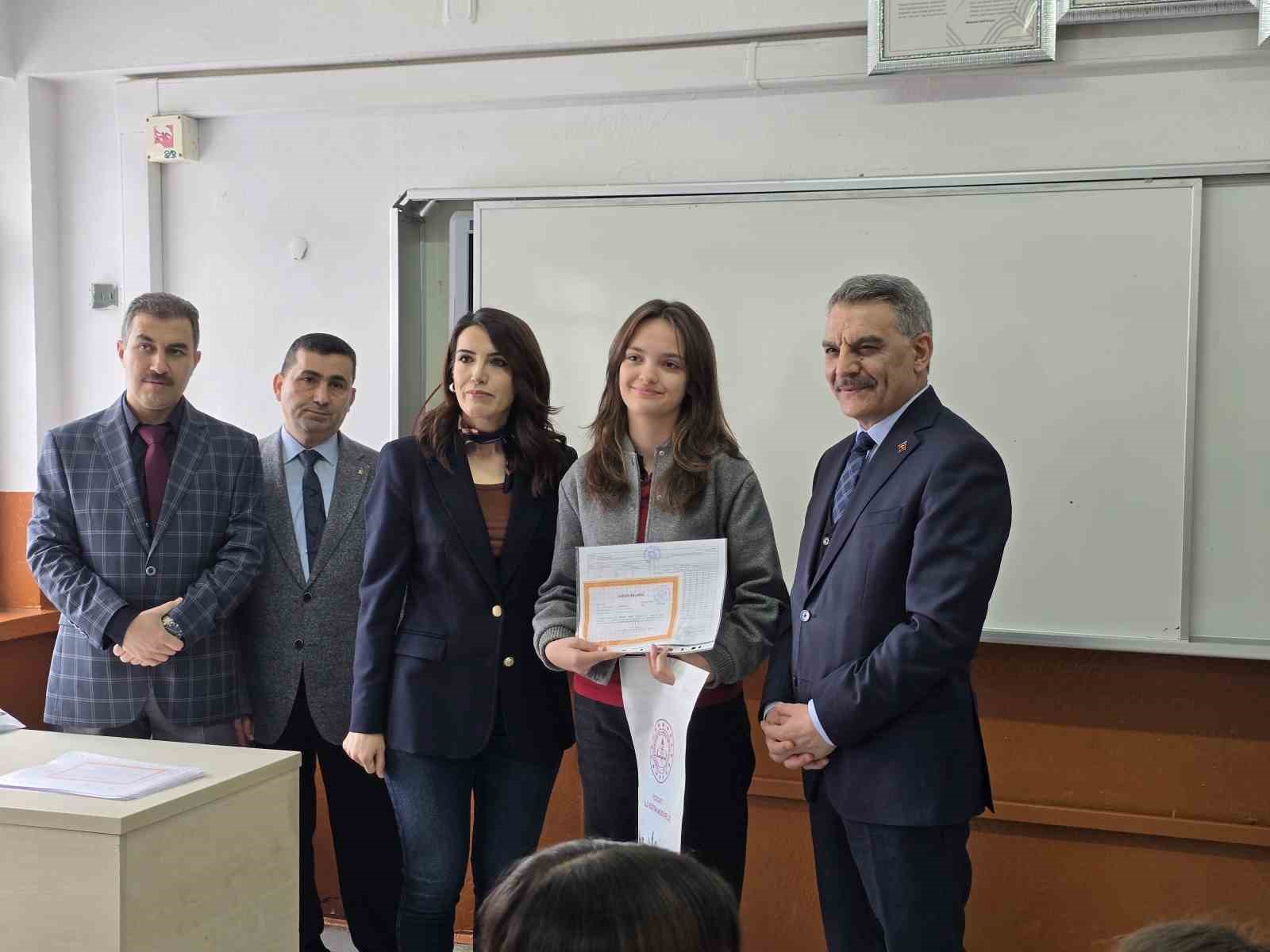 Yozgat’ta 65 bin 505 öğrenci karne sevinci yaşadı