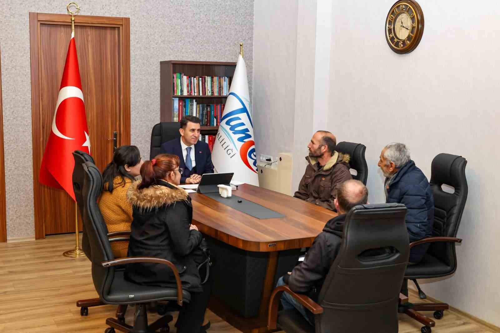 Vali Şefik Aygöl, vatandaşlarla bir araya geldi