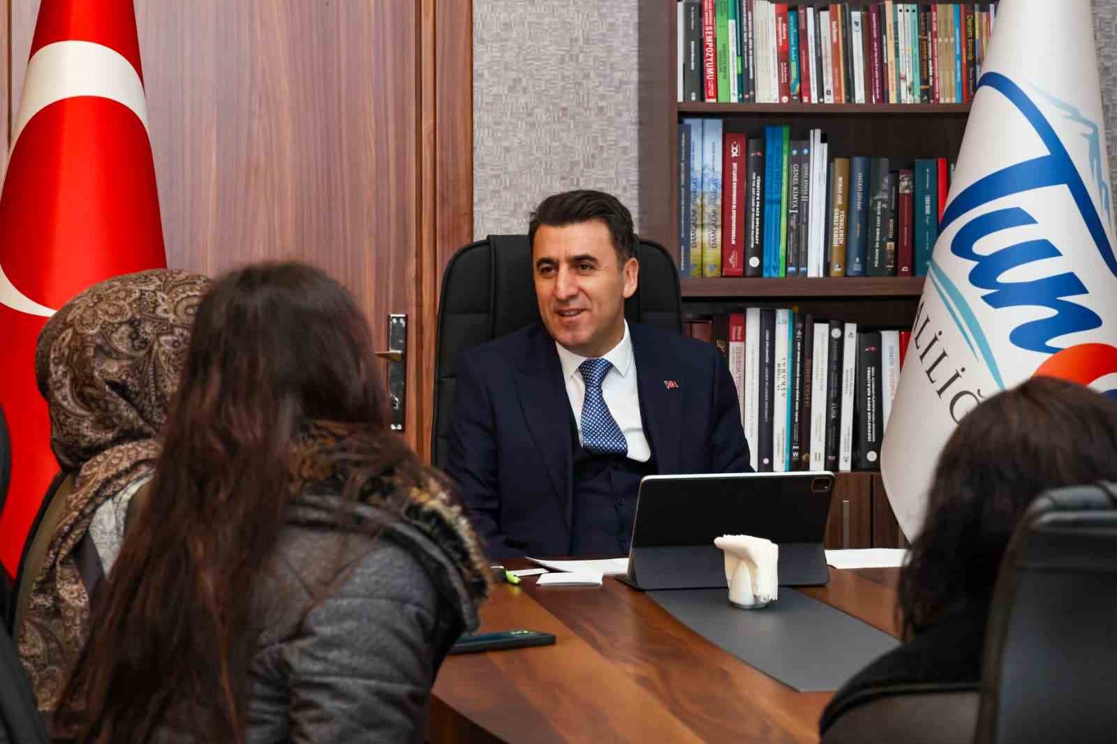 Vali Şefik Aygöl, vatandaşlarla bir araya geldi