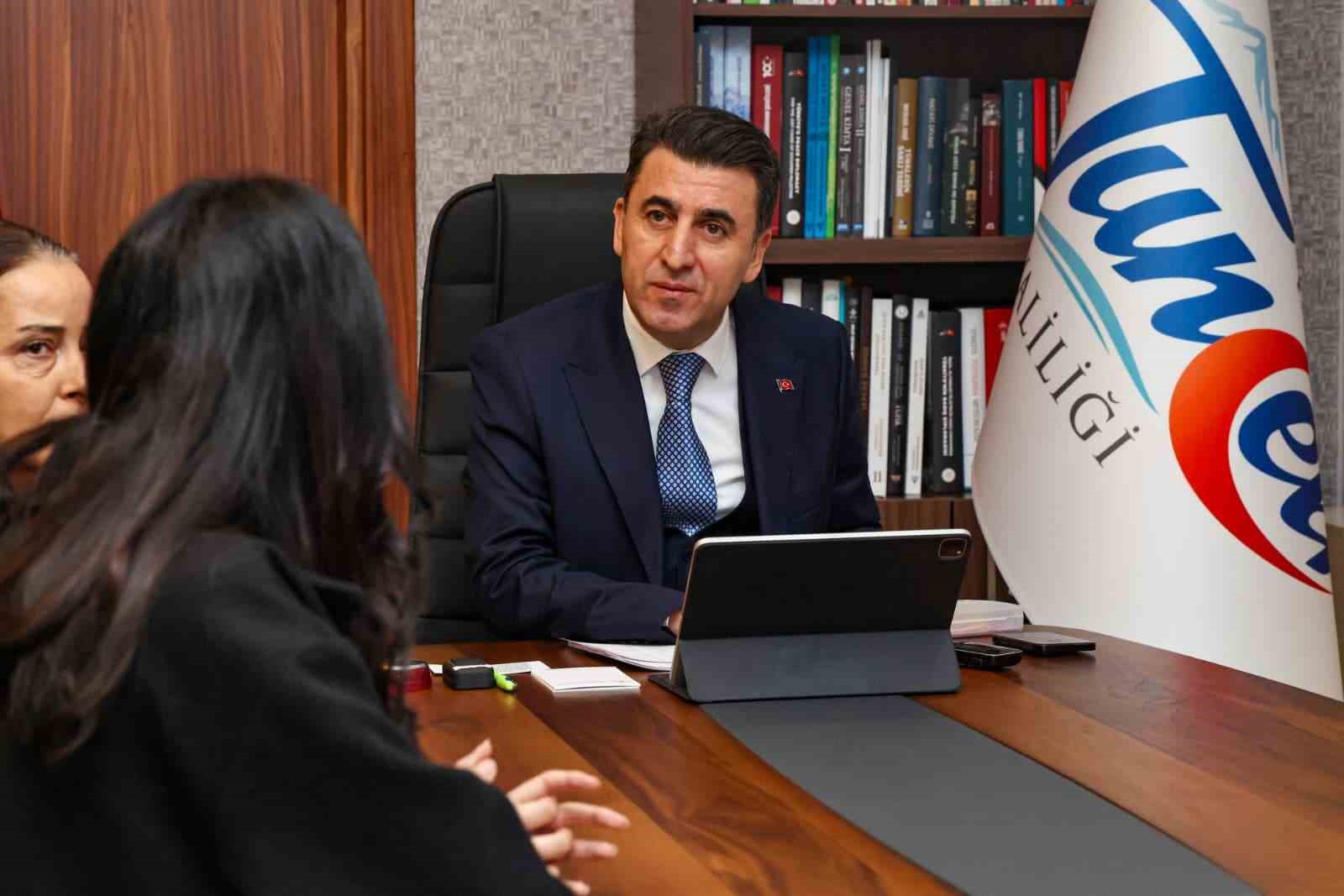 Vali Şefik Aygöl, vatandaşlarla bir araya geldi