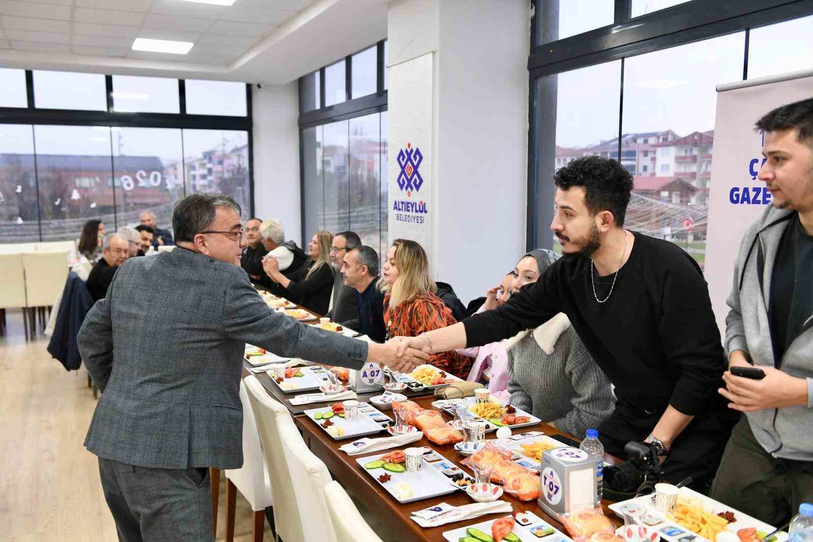 Başkan Hakan Şehirli, Çalışan Gazeteciler Günü’nde basınla buluştu