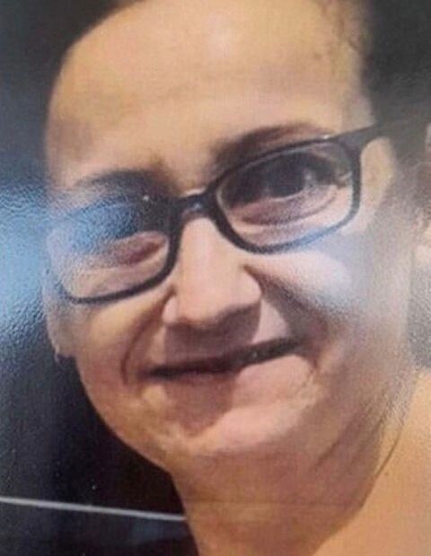 İzmir’de evlerinde ölü bulunan anne ve kızı son yolculuğuna uğurlandı