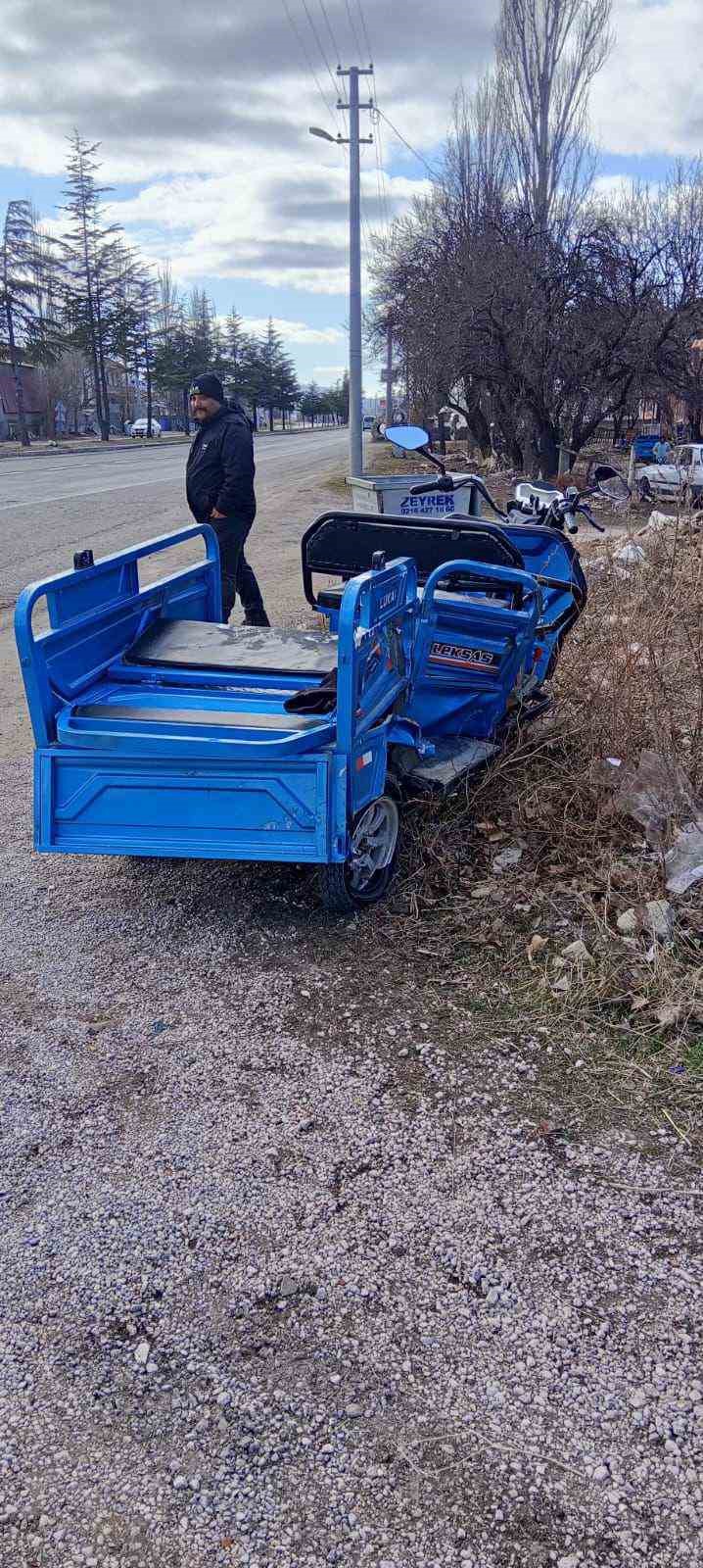 Otomobil mopedle çarpıştı: Anne hayatını kaybetti, oğlu ağır yaralandı