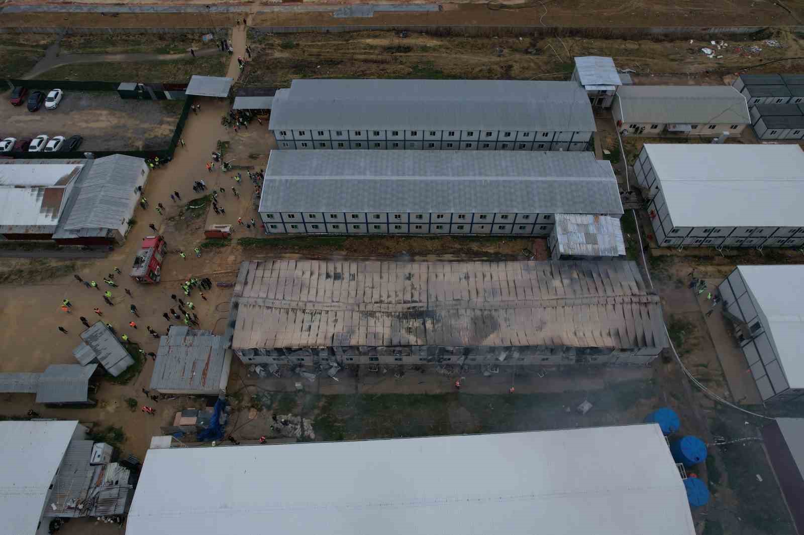 Kentin dört bir yanından görülen şehir hastanesi yangını kontrol altına alındı