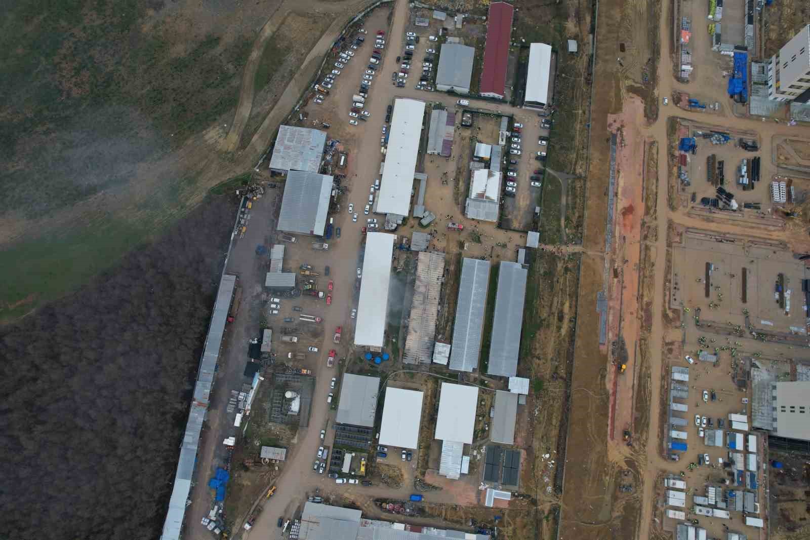 Kentin dört bir yanından görülen şehir hastanesi yangını kontrol altına alındı