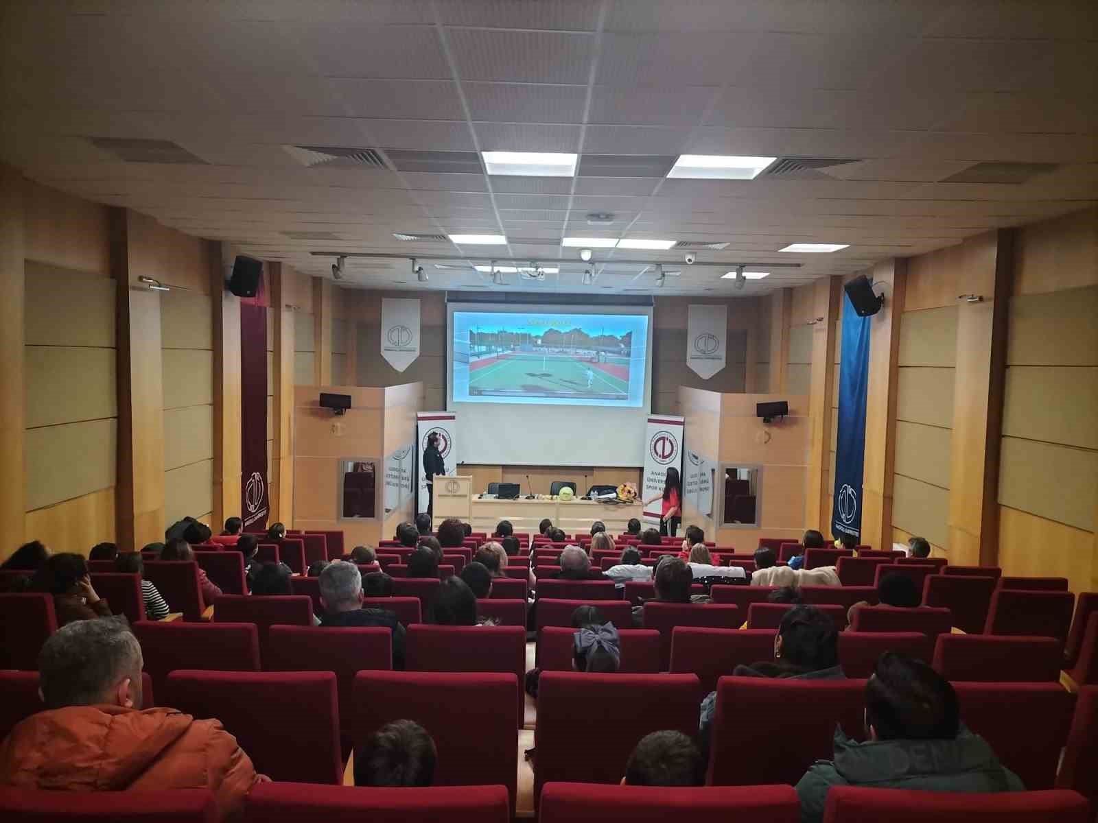 Anadolu Üniversitesi’nden tenisçilere tam destek