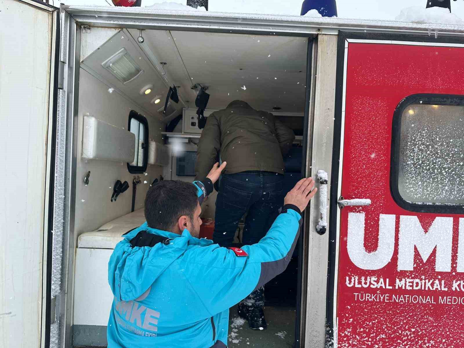 Bingöl’de diyaliz hastası UMKE tarafından hastaneye ulaştırıldı