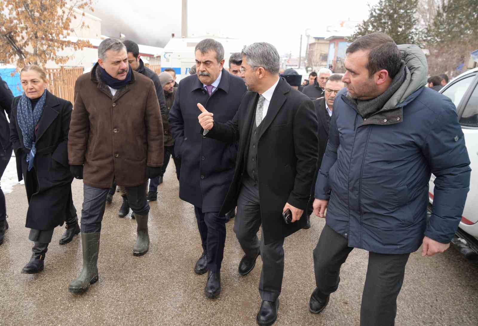 Yangında ölü sayısı 2’ye yükseldi