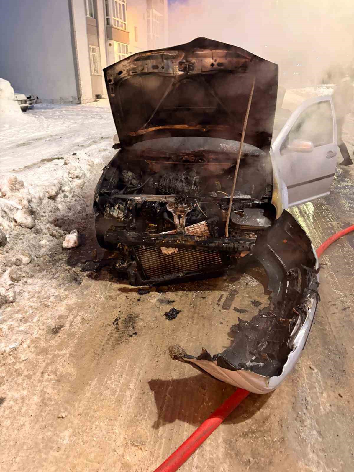 Yozgat’ta otomobil alev alev yandı