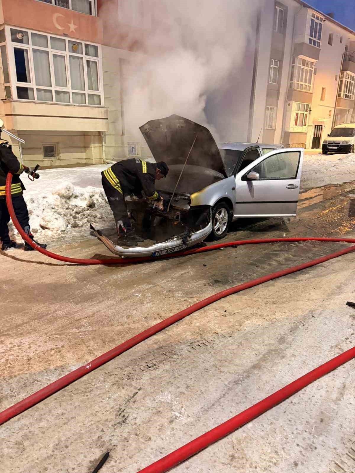 Yozgat’ta otomobil alev alev yandı