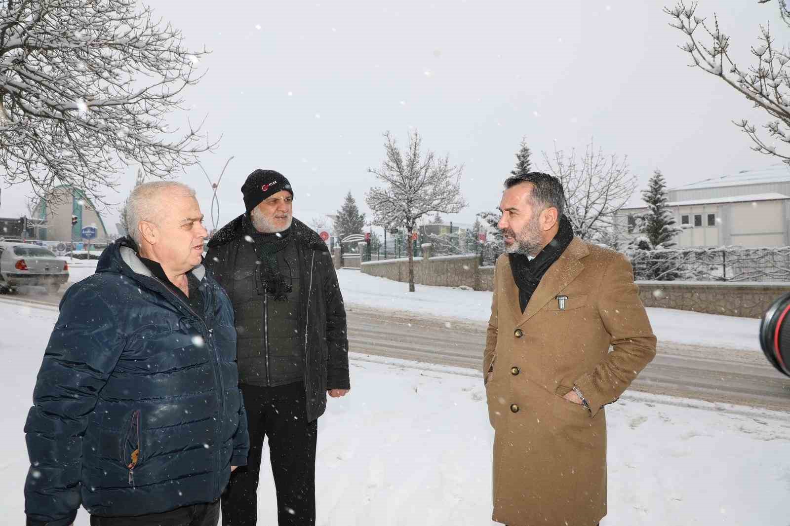 Başkan Şerifoğulları, karla mücadele çalışmalarını yerinde inceledi