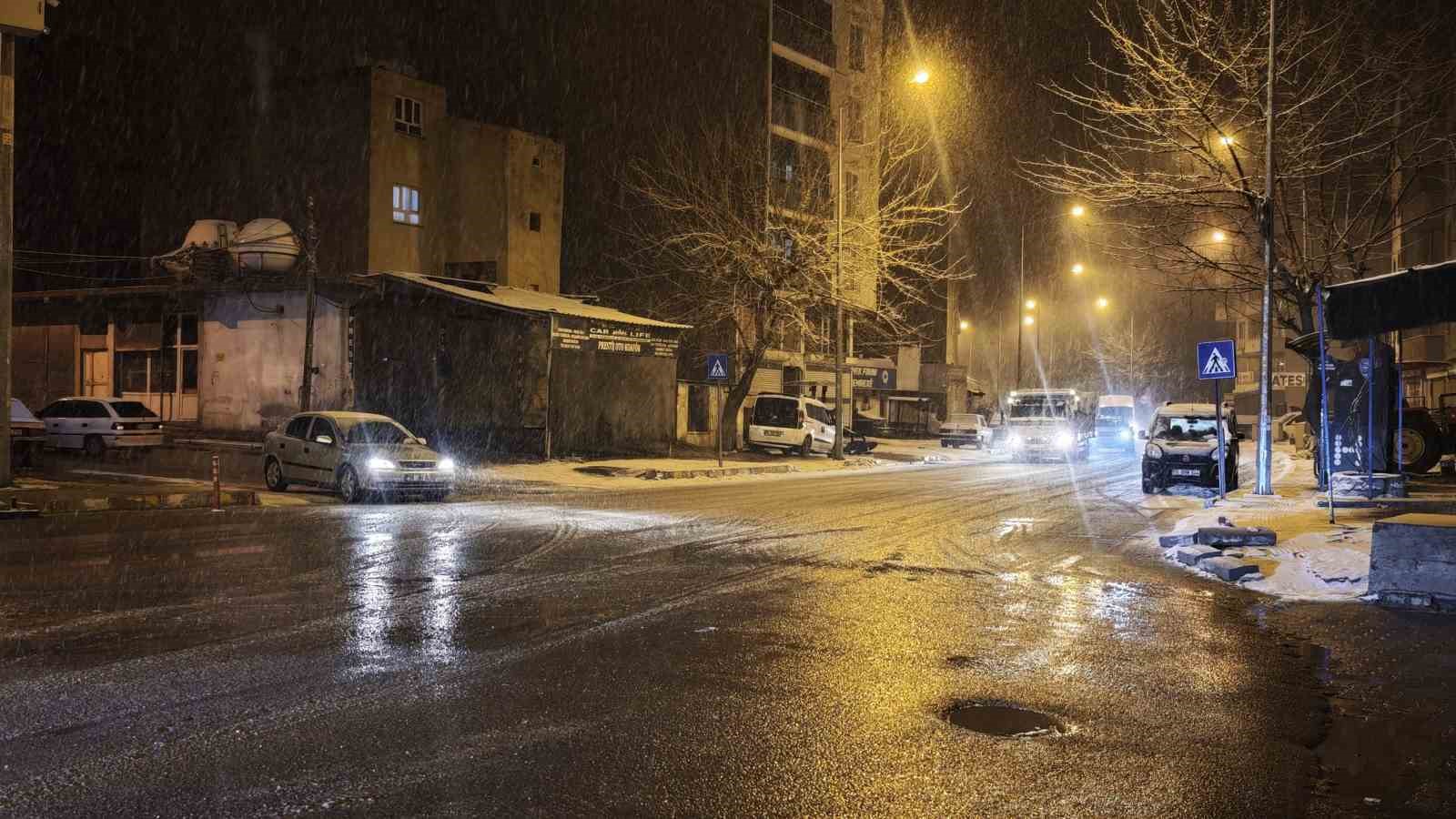 Mardin’de kar etkili oluyor