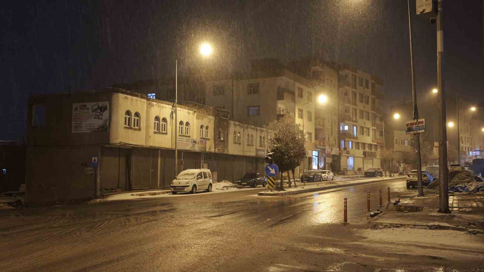 Mardin’de kar etkili oluyor