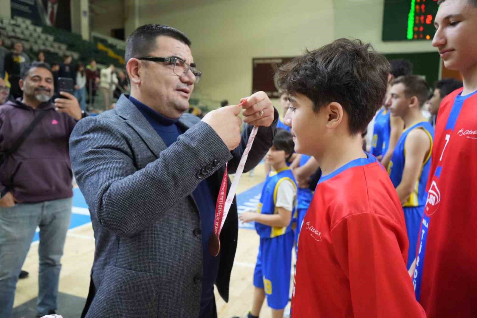 Muğla’da U14 basketbol nefes kesti
