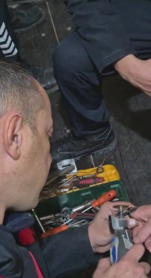 Parmağına sıkışan yüzüğü itfaiye çıkardı