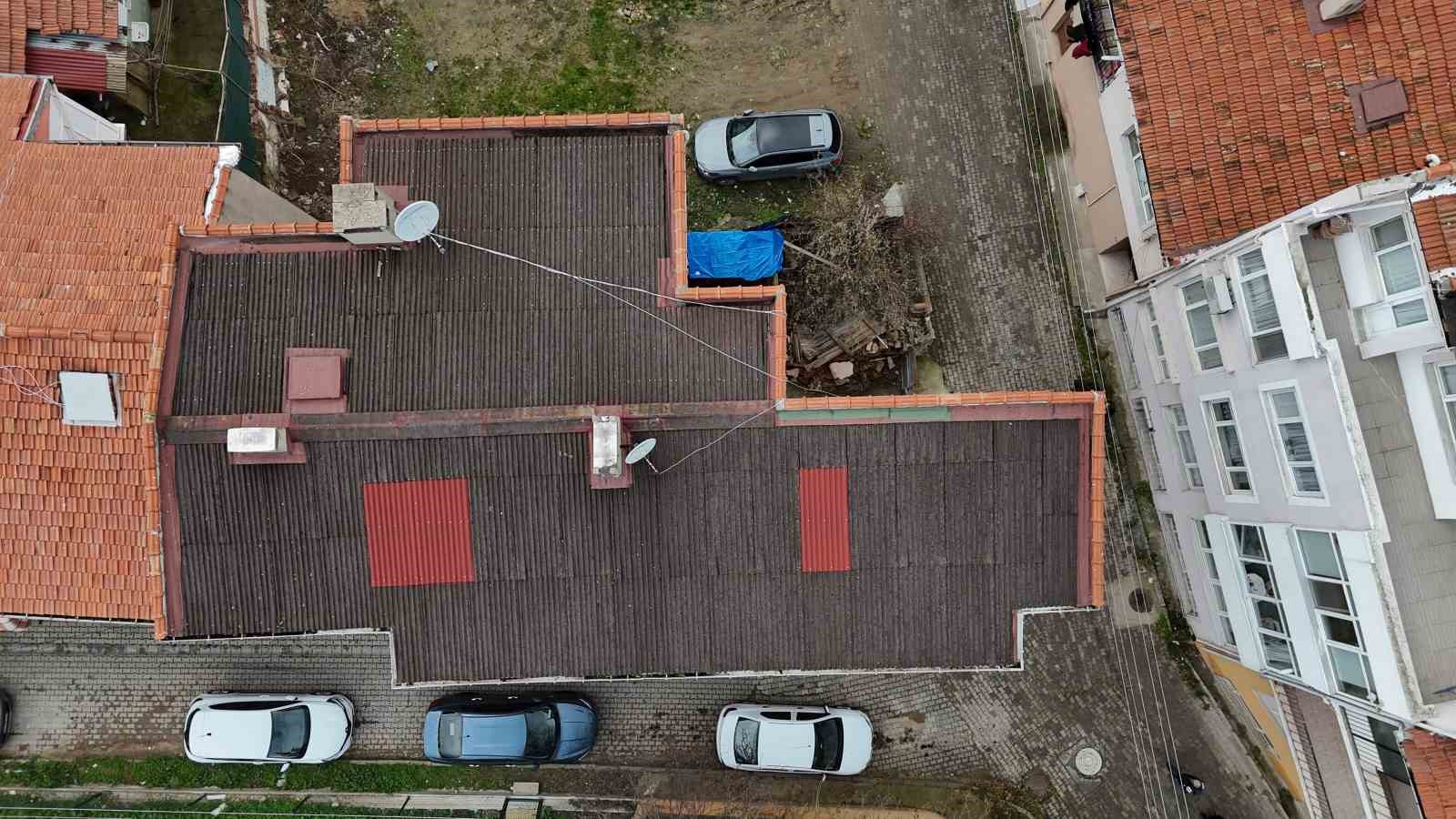 Edirne’de ilginç manzara: Osmanlı dönemi kabri apartman bahçesinde kaldı