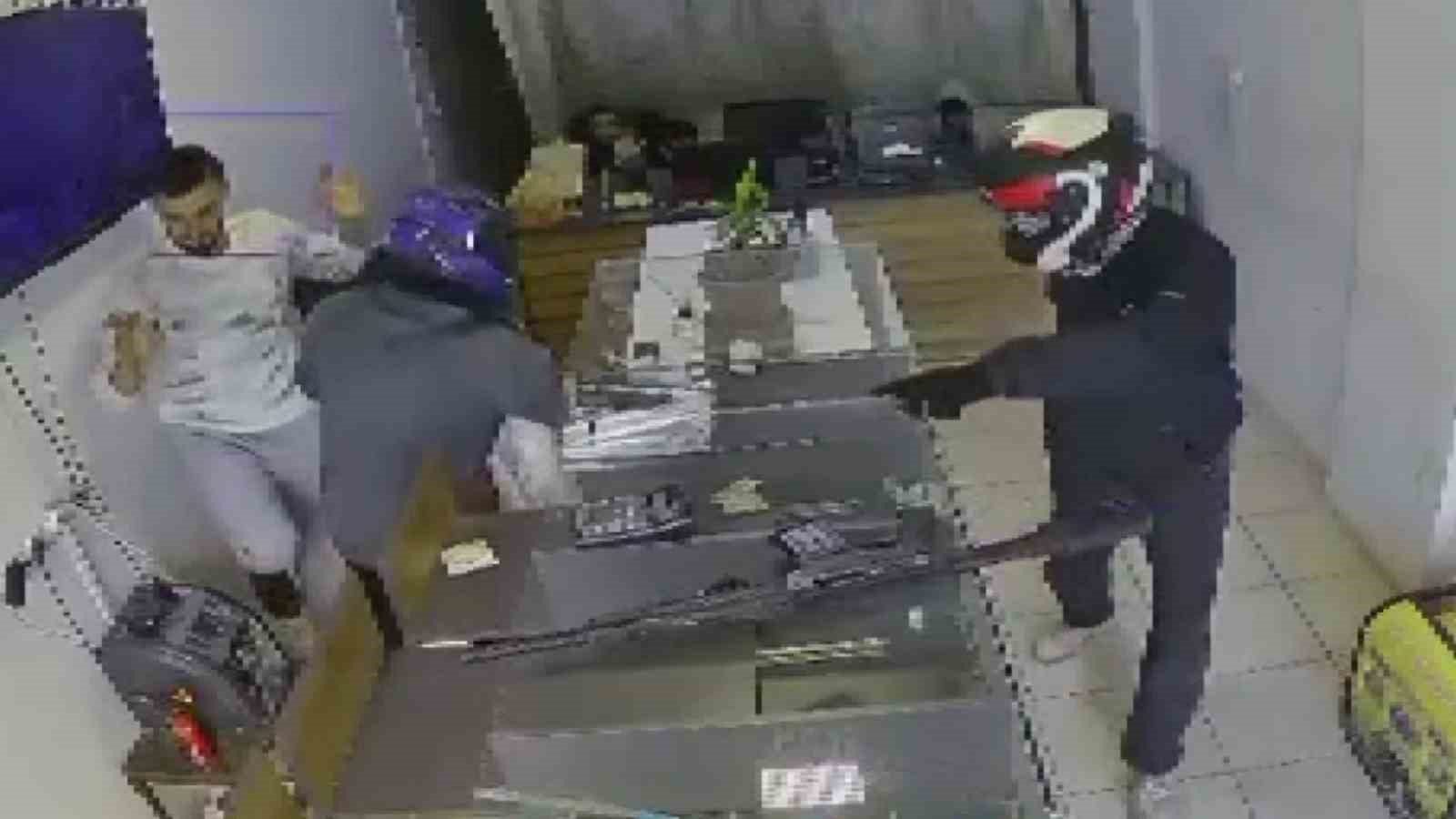 Filmleri aratmayan milyonlarca liralık kuyumcu soygununda, altınlar 4 farklı noktada toprağa gömülü bulundu