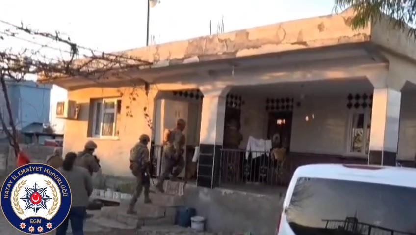 Filmleri aratmayan milyonlarca liralık kuyumcu soygununda, altınlar 4 farklı noktada toprağa gömülü bulundu