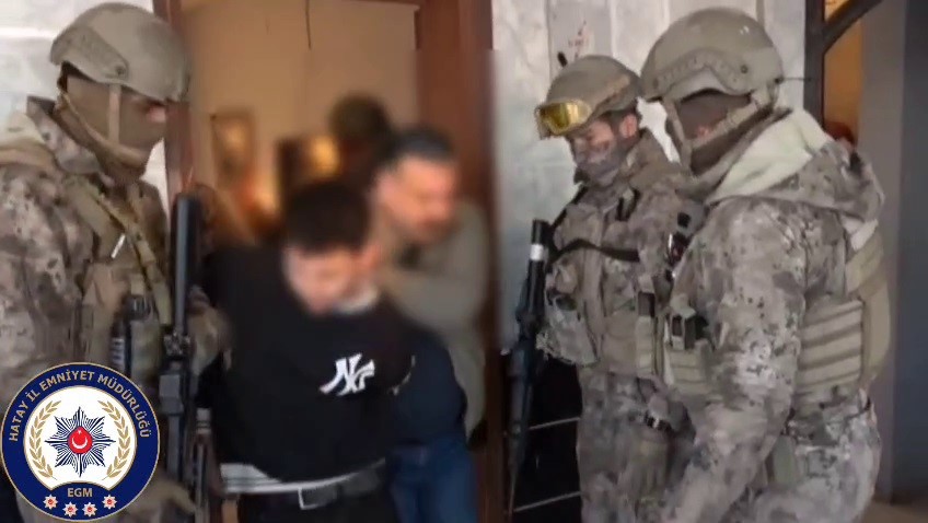 Filmleri aratmayan milyonlarca liralık kuyumcu soygununda, altınlar 4 farklı noktada toprağa gömülü bulundu