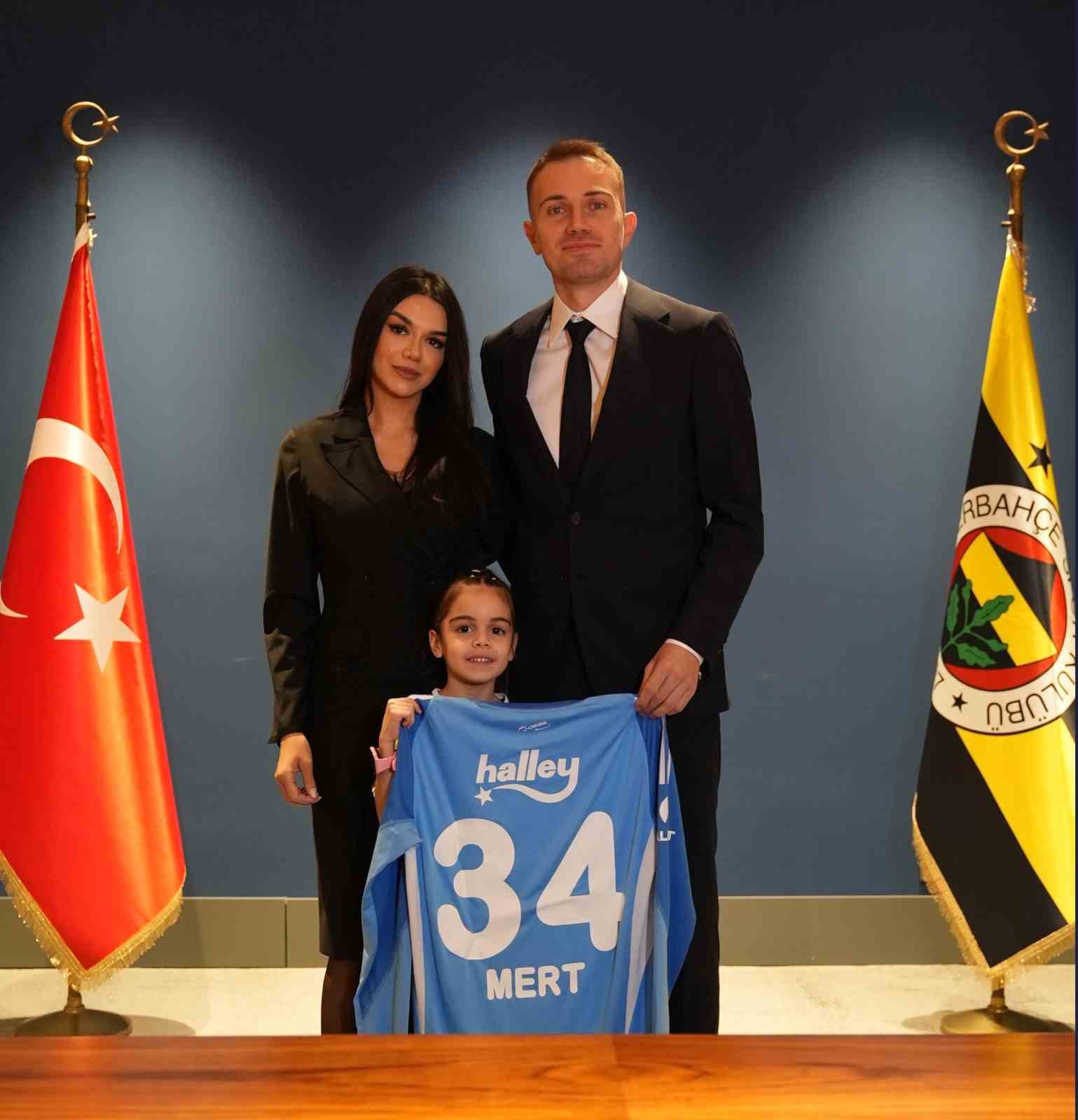 Mert Günok yeniden Fenerbahçe’de