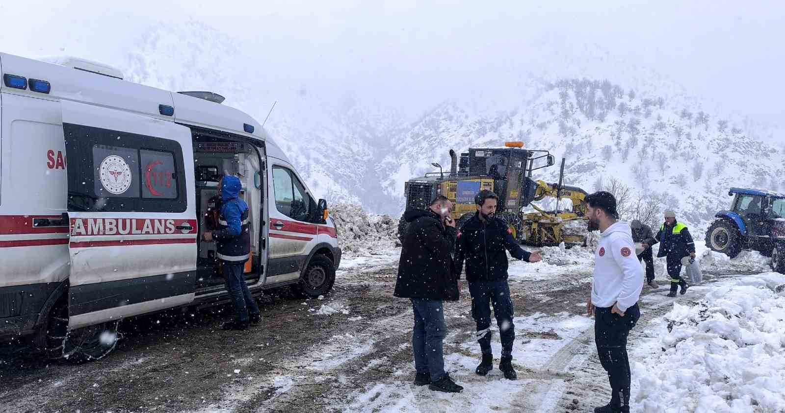 Diyarbakır’da kapanan yollar günler süren çalışmalar sonucu açıldı