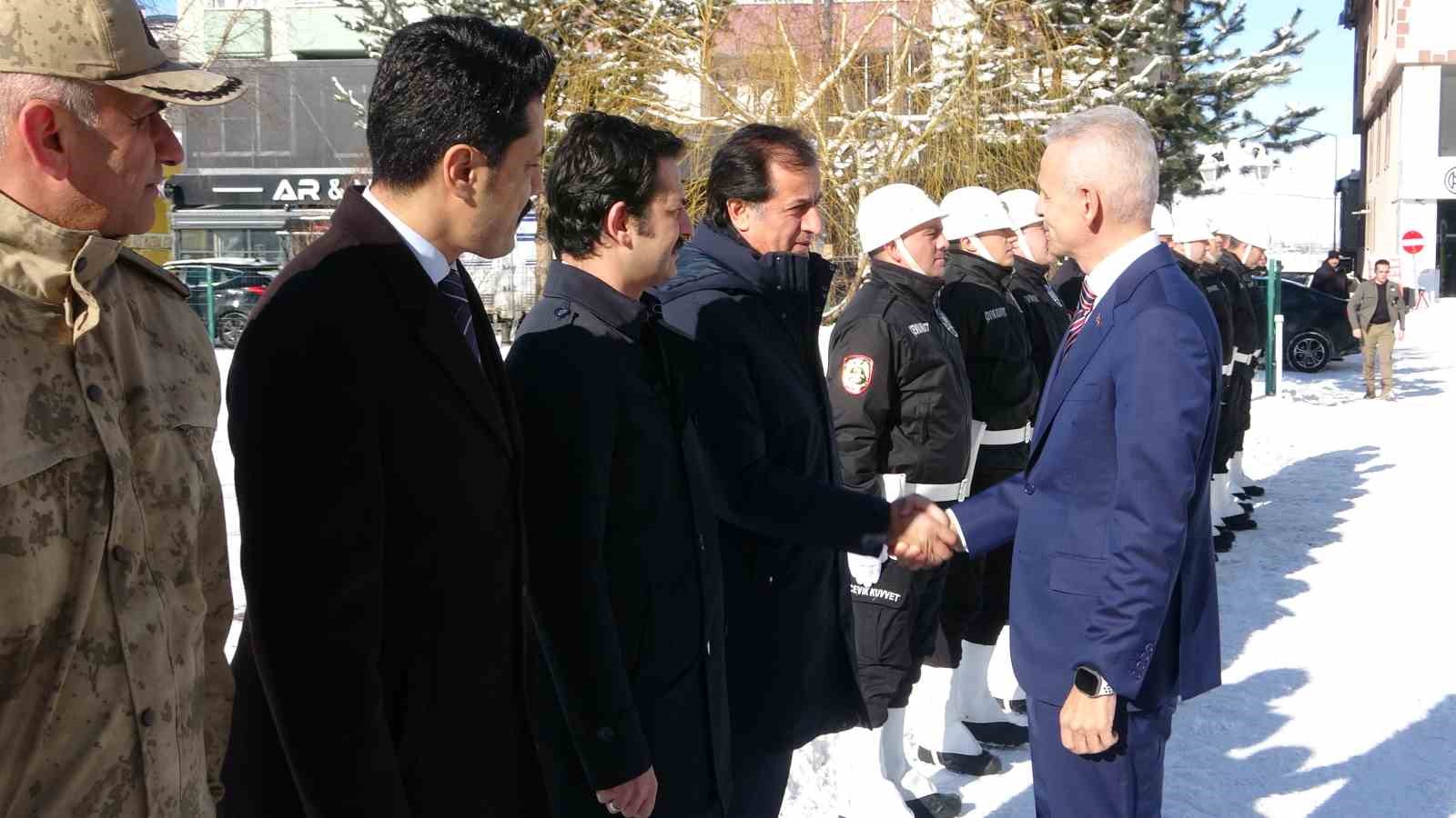 Vali Çiçekli görevine başladı