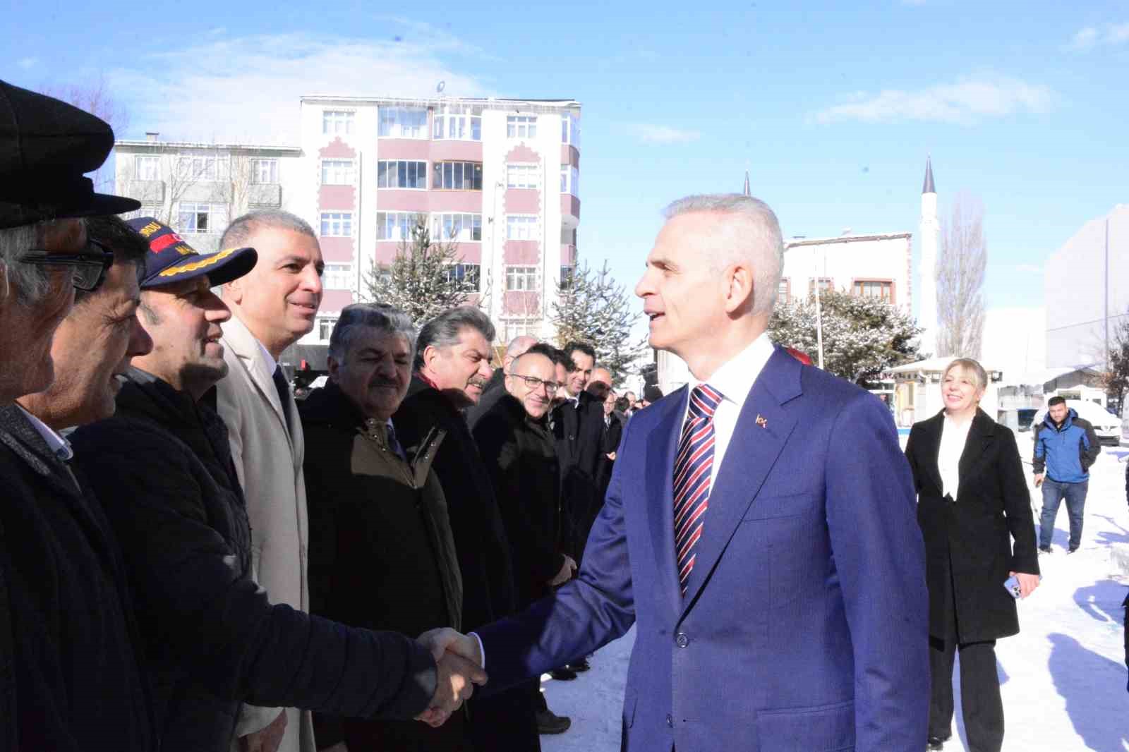 Vali Çiçekli görevine başladı