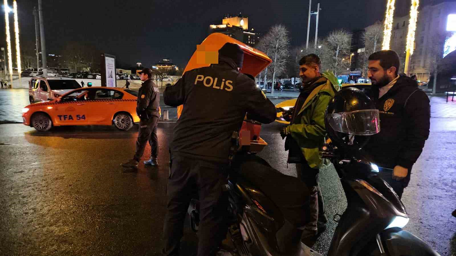 Taksim’de helikopter destekli ’Huzur İstanbul’ uygulaması