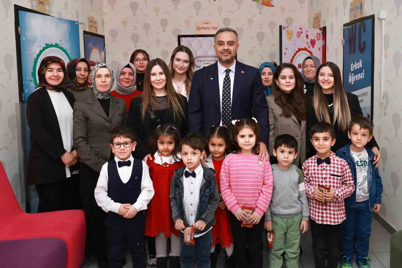 Başkan Toptaş’a karne programında doğum günü sürprizi