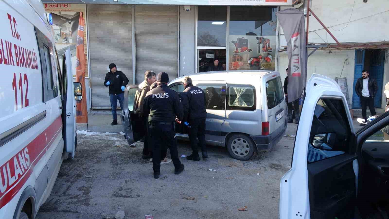 Malatya’da kalp krizi geçiren sürücünün kaza anı kamerada