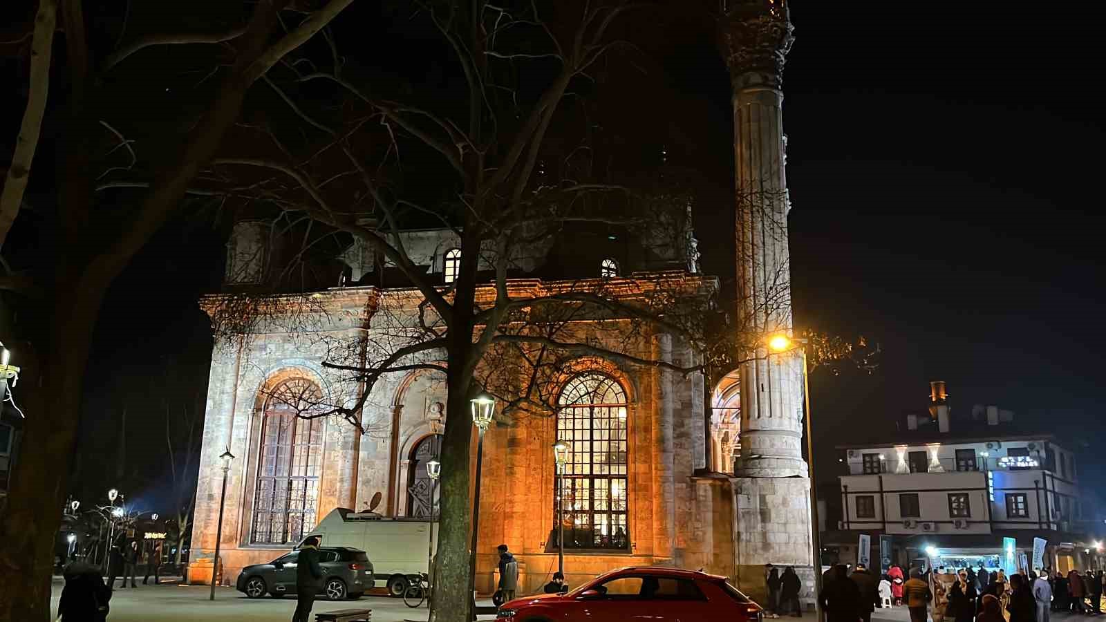 Konya’da Miraç Kandili’nde vatandaşlar camilere akın etti