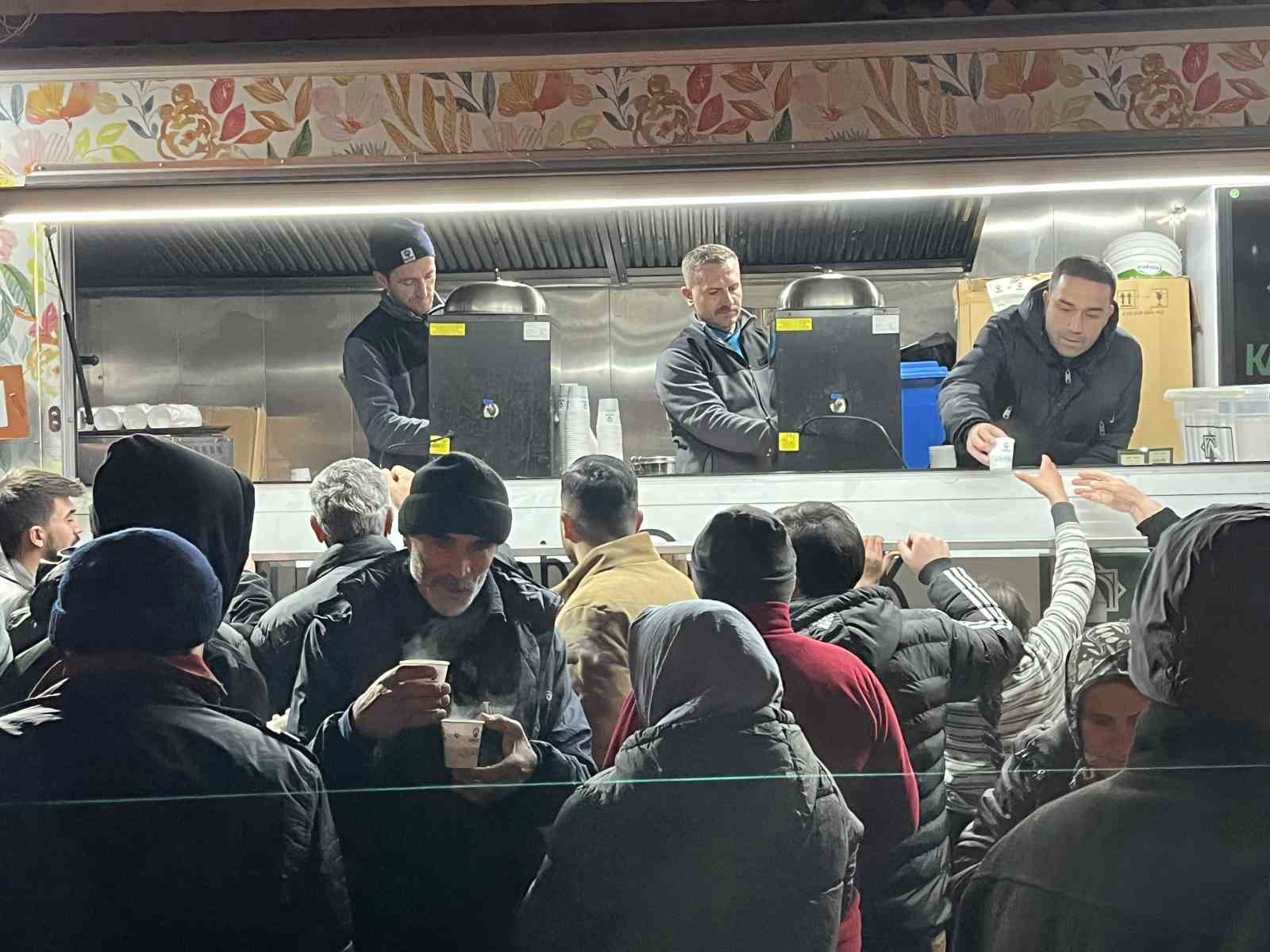 Konya’da Miraç Kandili’nde vatandaşlar camilere akın etti