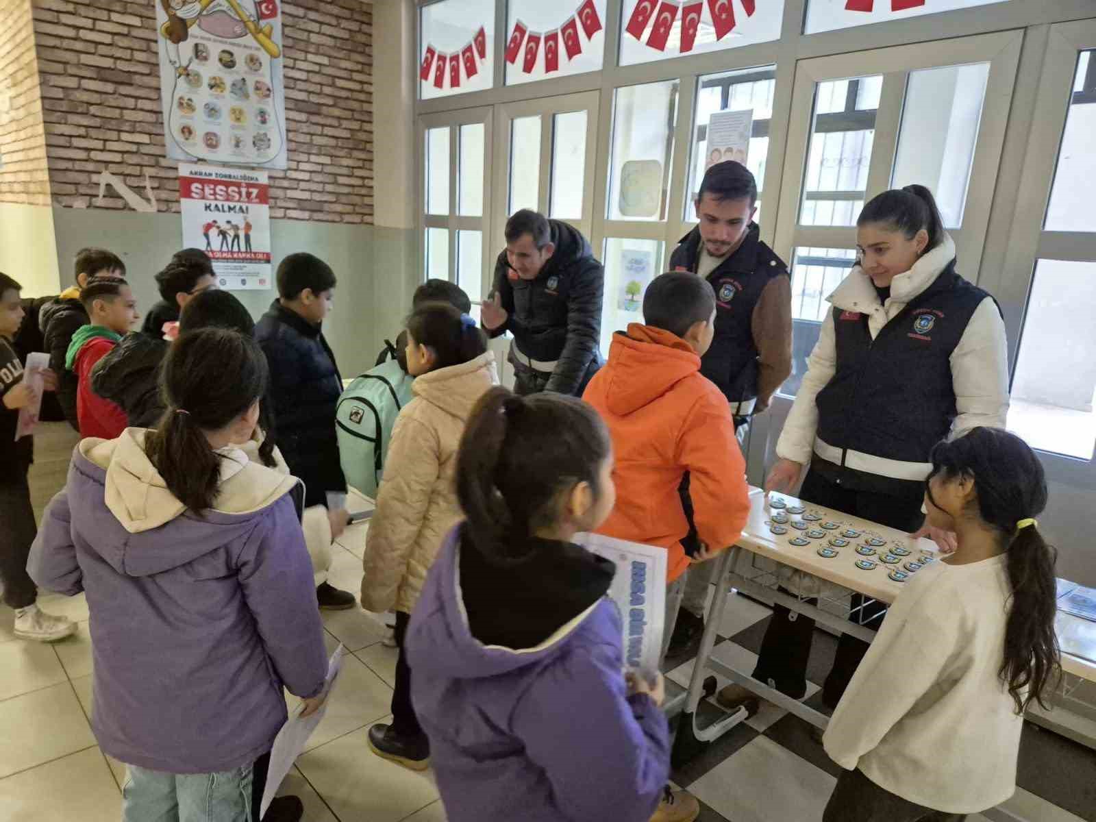 Tekirdağ Emniyeti’nden öğrencilere karne sürprizi
