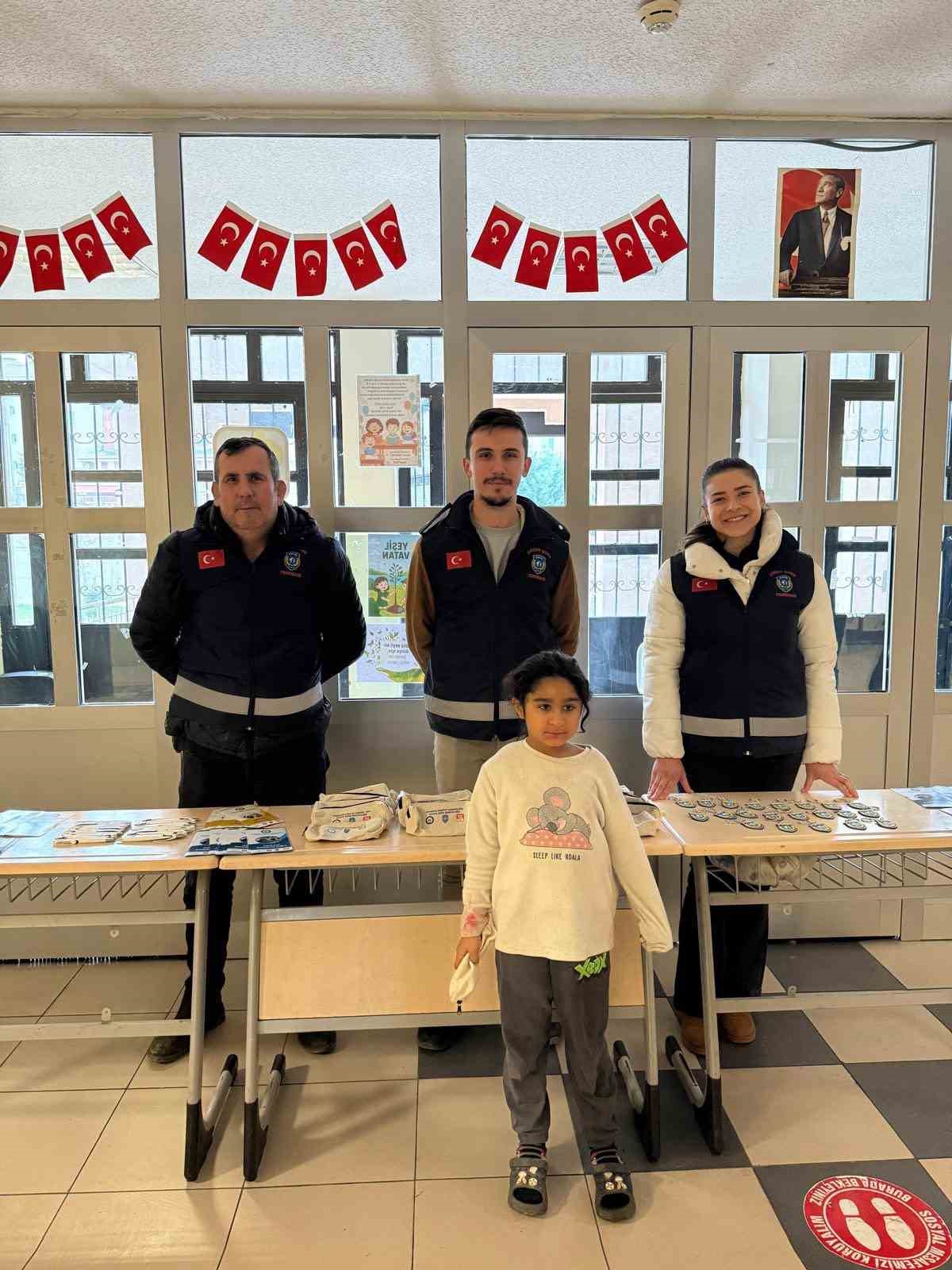 Tekirdağ Emniyeti’nden öğrencilere karne sürprizi