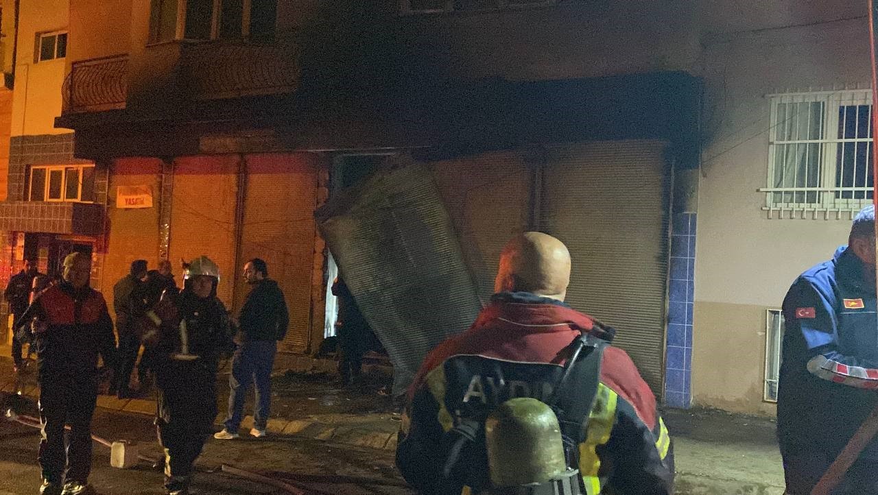 Aydın’da yangın: Dumandan etkilenen 2 kişi hastaneye kaldırıldı