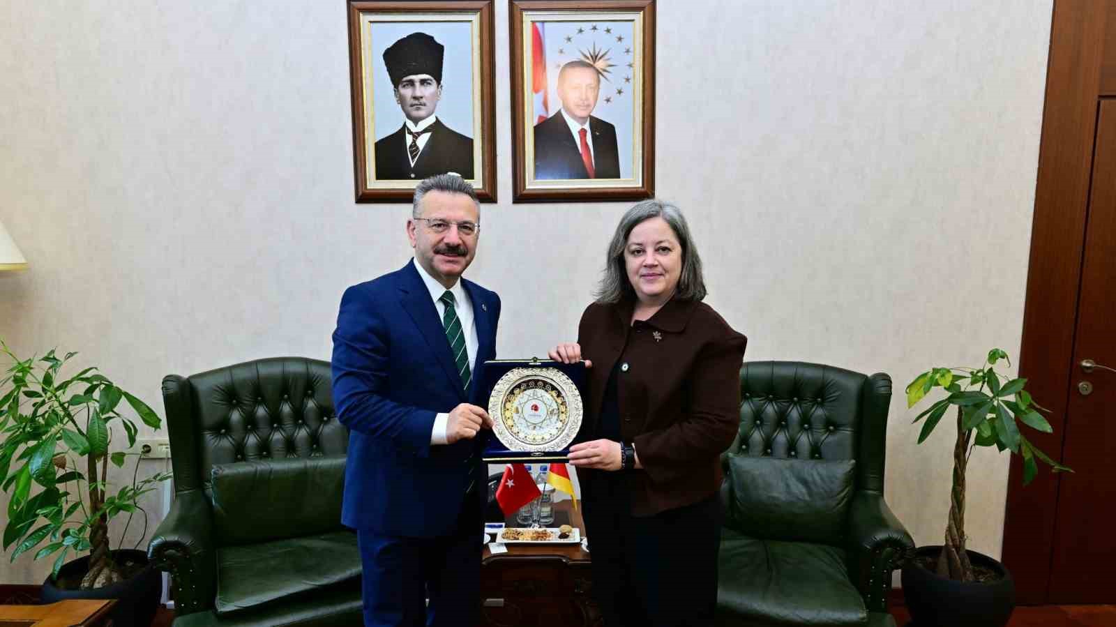 Vali Hüseyin Aksoy, Almanya Başkonsolosu Dr. Regine Grienberger’i makamında kabul etti