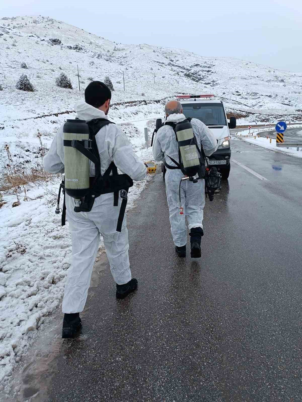 Gümüşhane’de LPG yüklü tanker dere yatağına devrildi: 1 yaralı