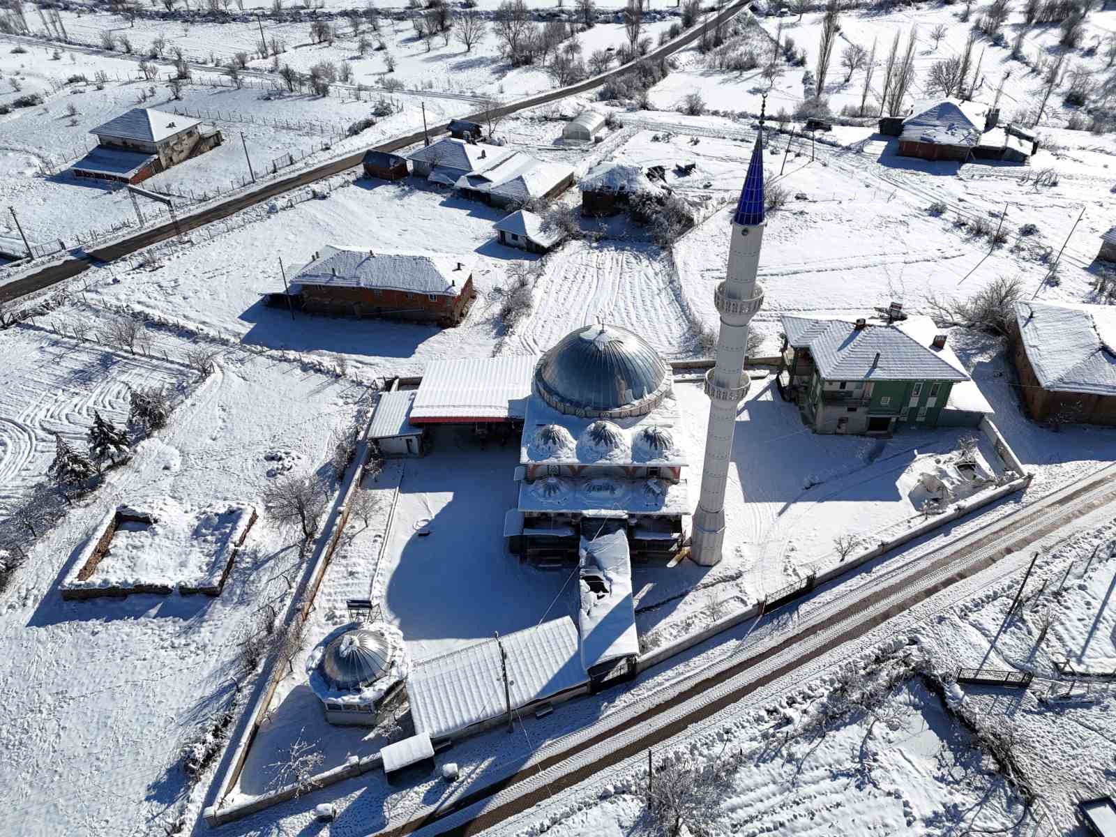 Uşak’ta kartpostallık kar manzaraları