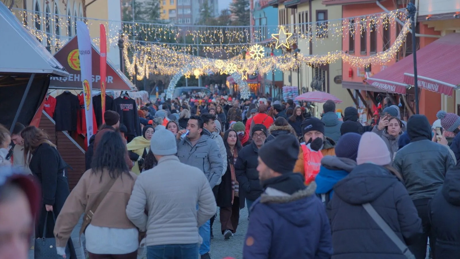 Eskişehir’de tarihi rekor! 7 günde yarım milyon kişi o meydanda buluştu!