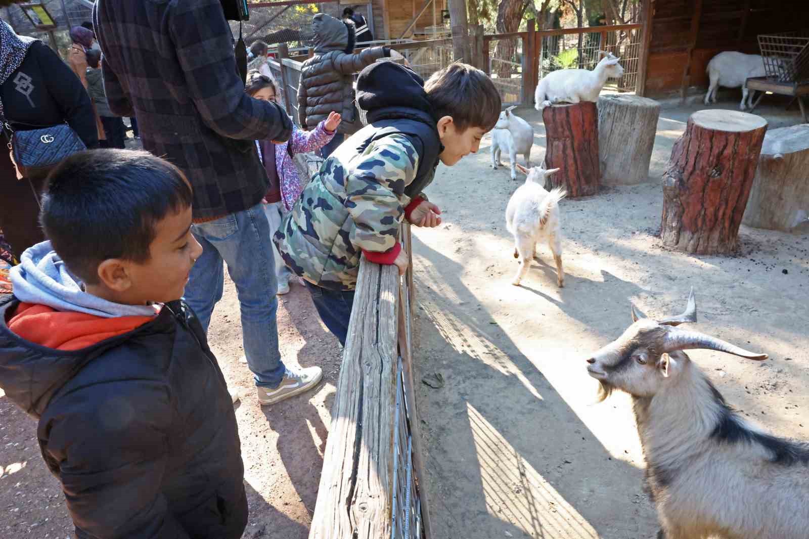 Doğal Yaşam Parkı’nda çocuklara hayvan ve doğa sevgisi aşılanıyor