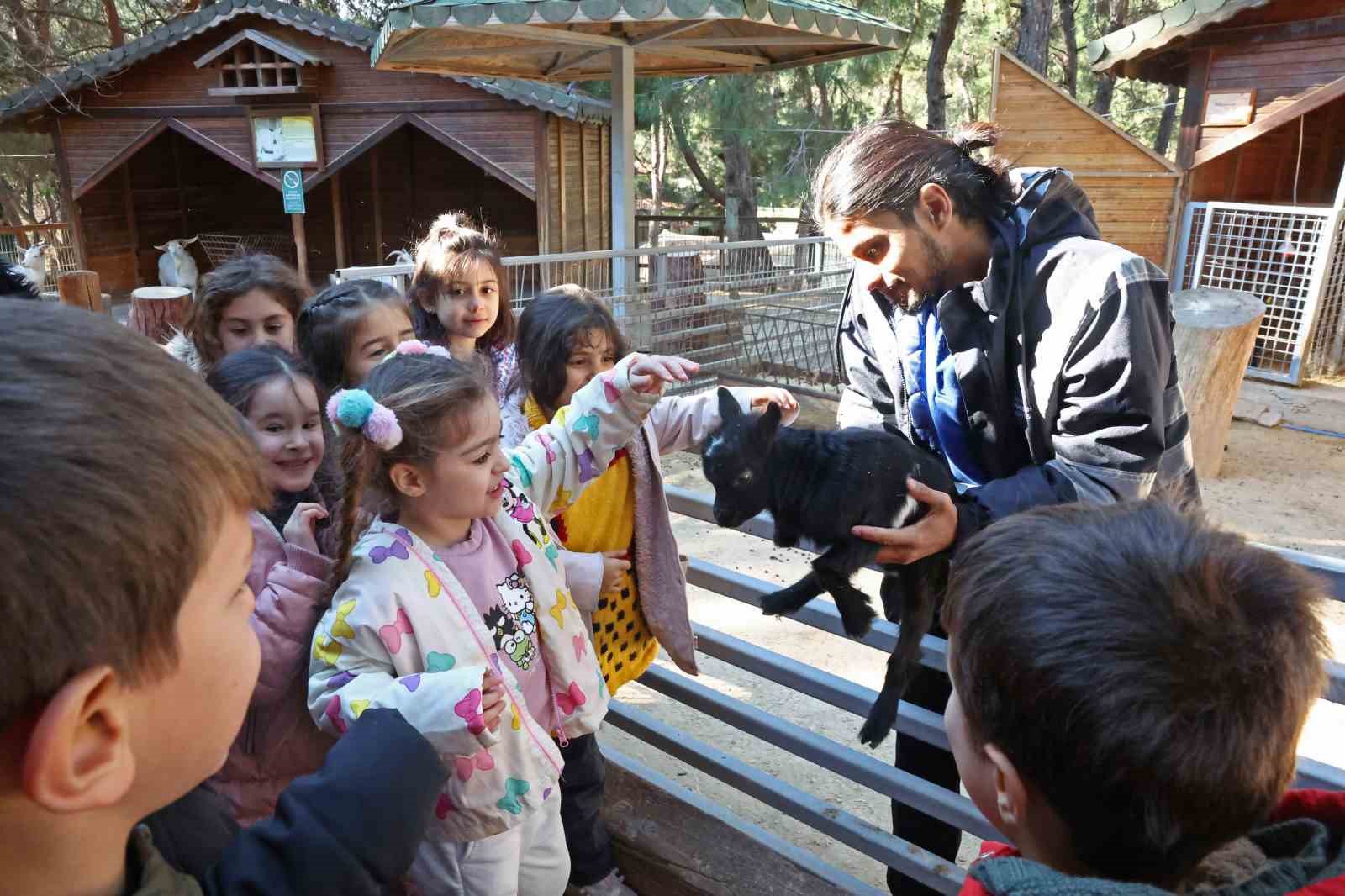 Doğal Yaşam Parkı’nda çocuklara hayvan ve doğa sevgisi aşılanıyor
