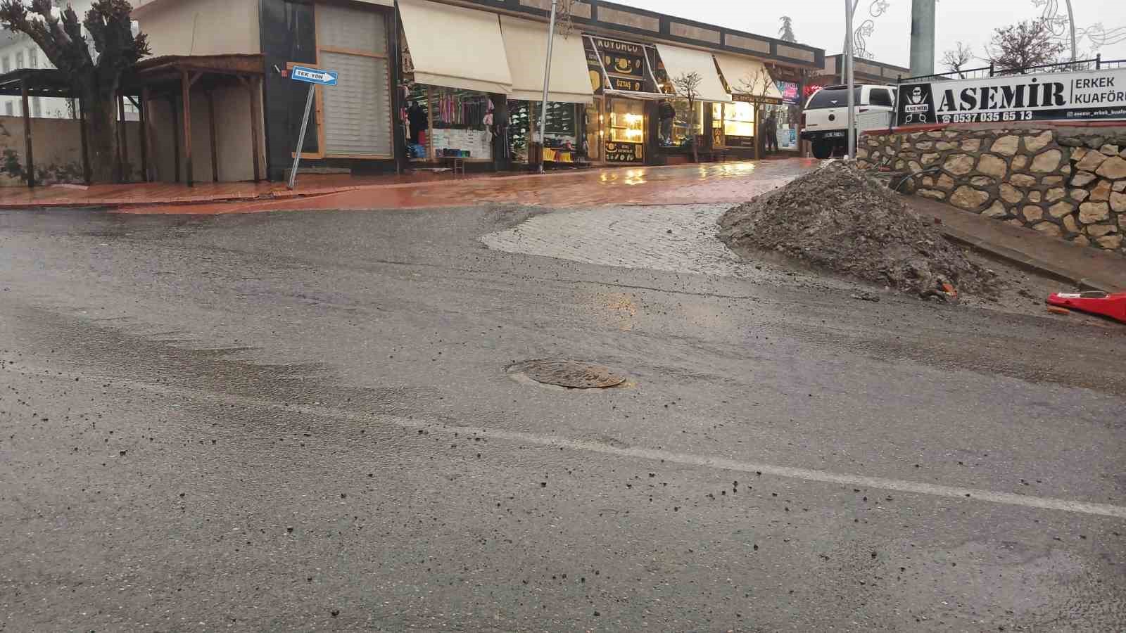 Kulp’ta yağmur yerini kar yağışına bıraktı