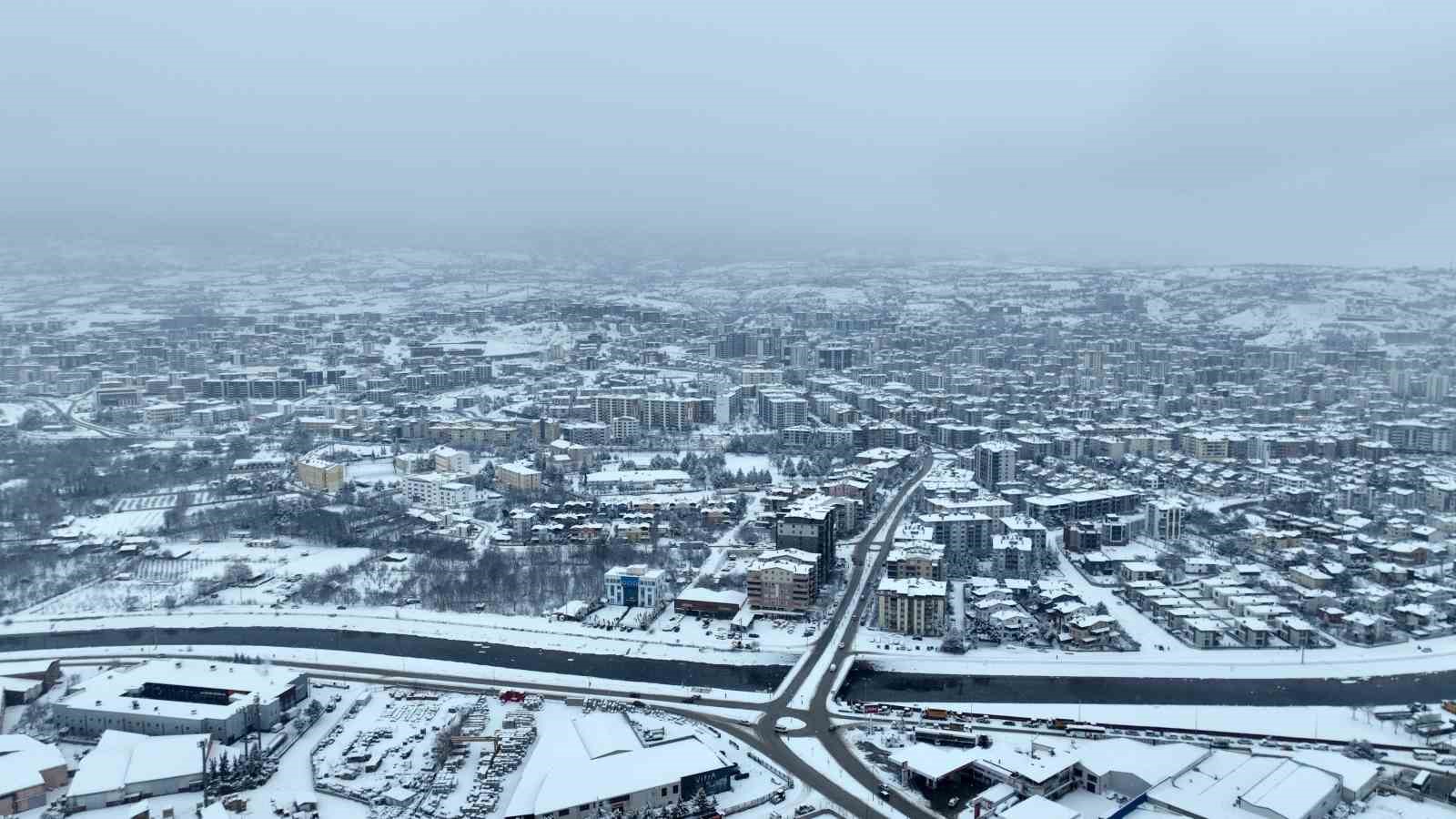 Tokat Belediyesi yoğun kar yağışına karşı tam kadro 7/24 sahada
